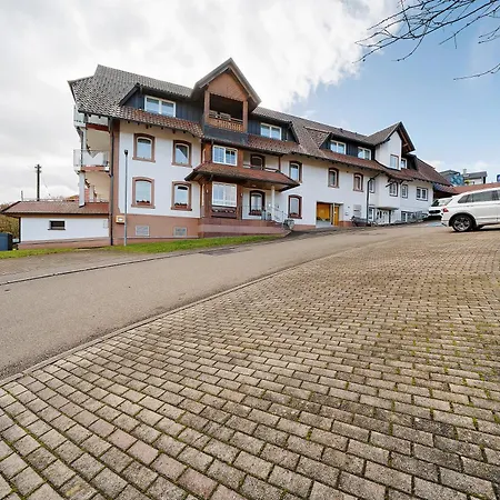 Konukevi Deutscher Hof 3*