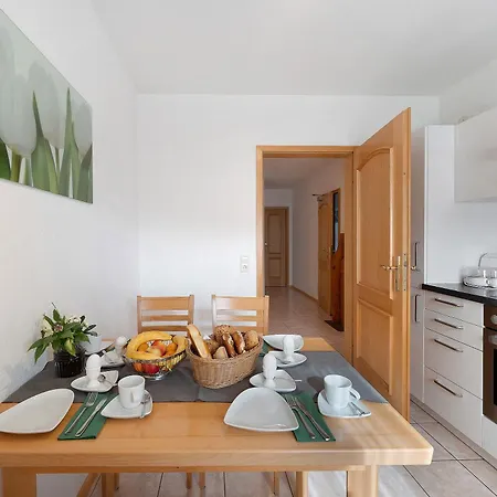 Konukevi Deutscher Hof 3*